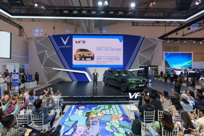 VinFast Auto mengumumkan perpanjangan promo spesial untuk pembelian model VF 5 dan VF e34 di GIIAS 2024.