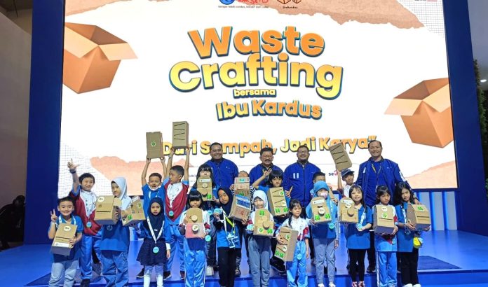 Astra Financial dan Nur Maliyanti (IbuKardus) rayakan Hari Anak Nasional ke-40 dengan mengadakan kegiatan waste crafting di GIIAS