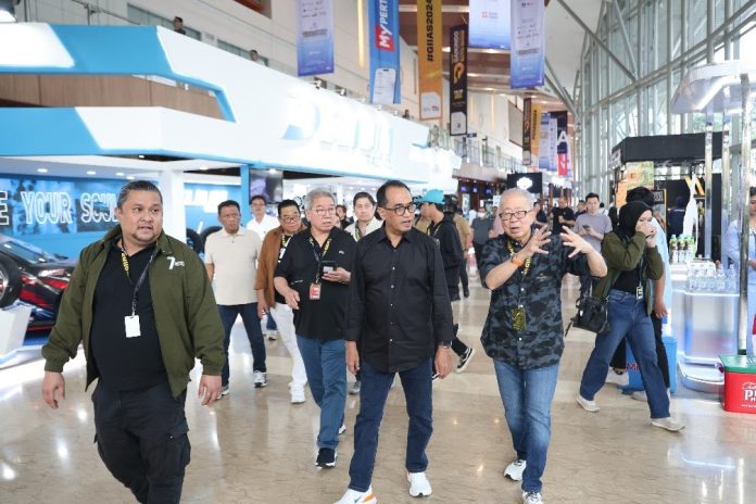 GIIAS 2024 dikunjungi oleh Menteri Perhubungan Republik Indonesia sebagai komitmen pemerintah mendukung otomotif Indonesia.